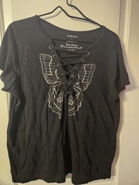 torrid Black Lace-Up V-Neck Butterfly Skull Graphic Tee